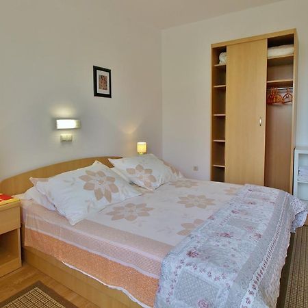 Apartments Eufemija 拉布 外观 照片
