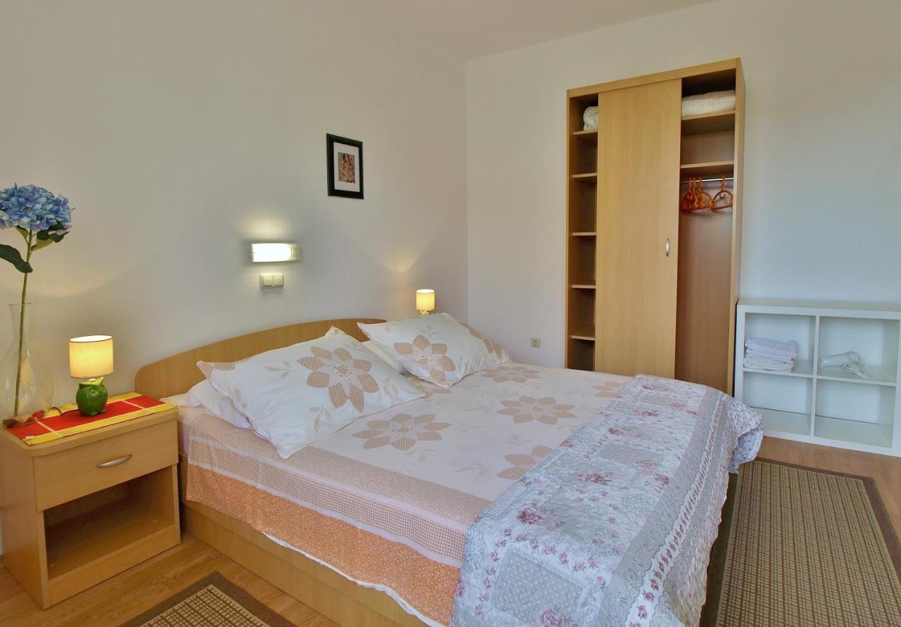 Apartments Eufemija 拉布 外观 照片