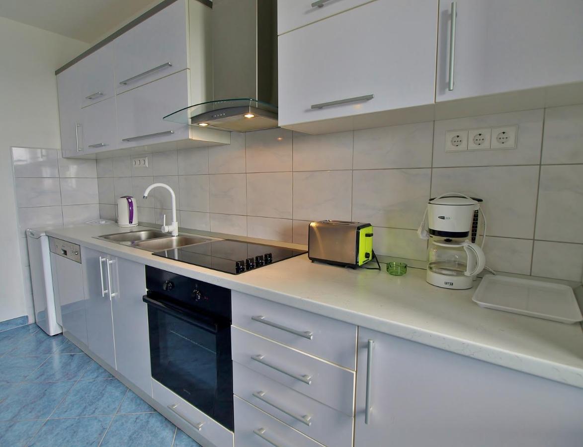 Apartments Eufemija 拉布 外观 照片